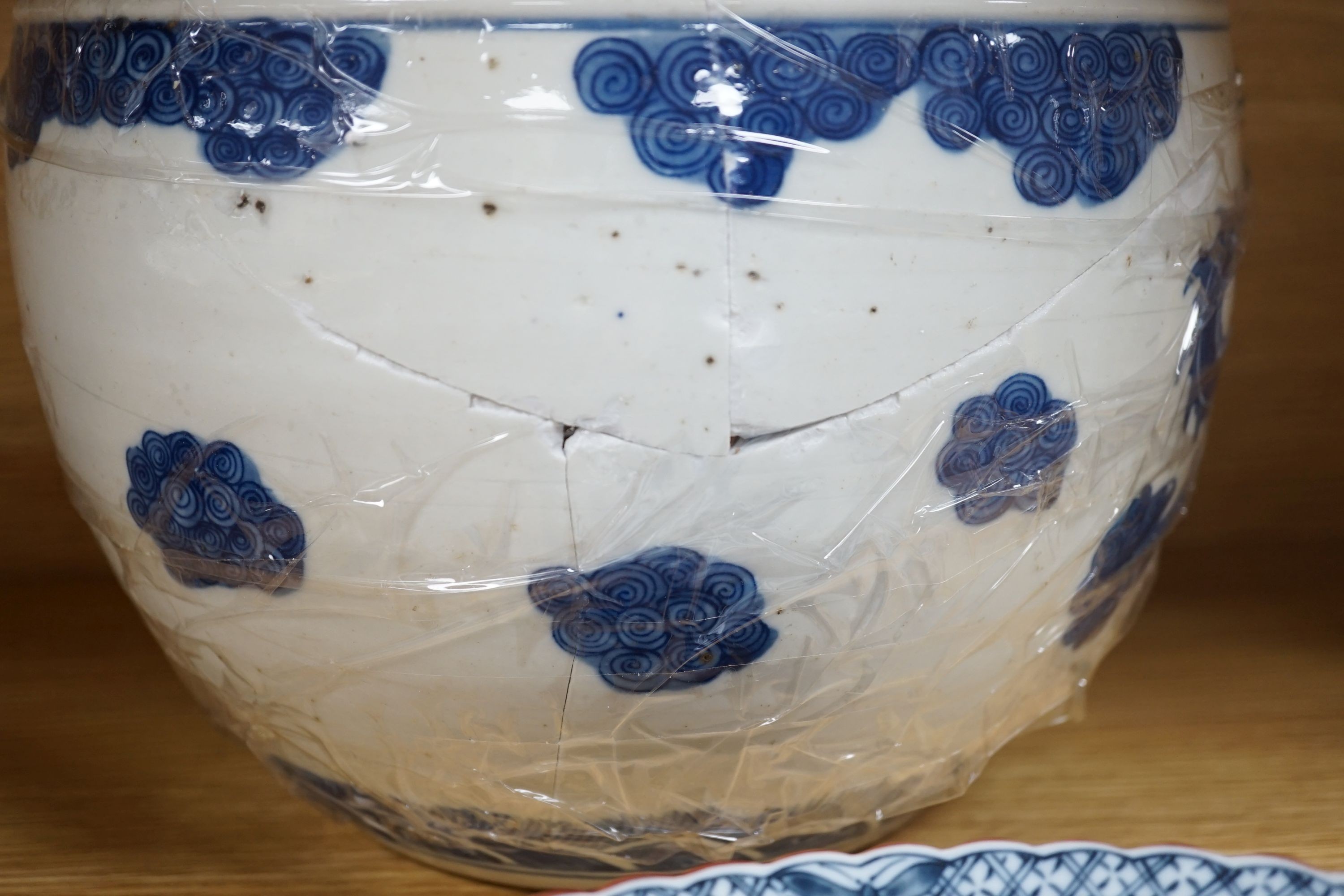 A damaged Chinese blue and white jardiniere and four small dishes, jardiniere 22cms high.